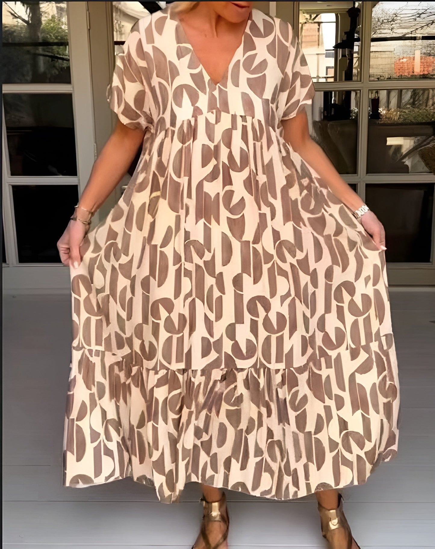 科萊特 | V 領流暢連衣裙