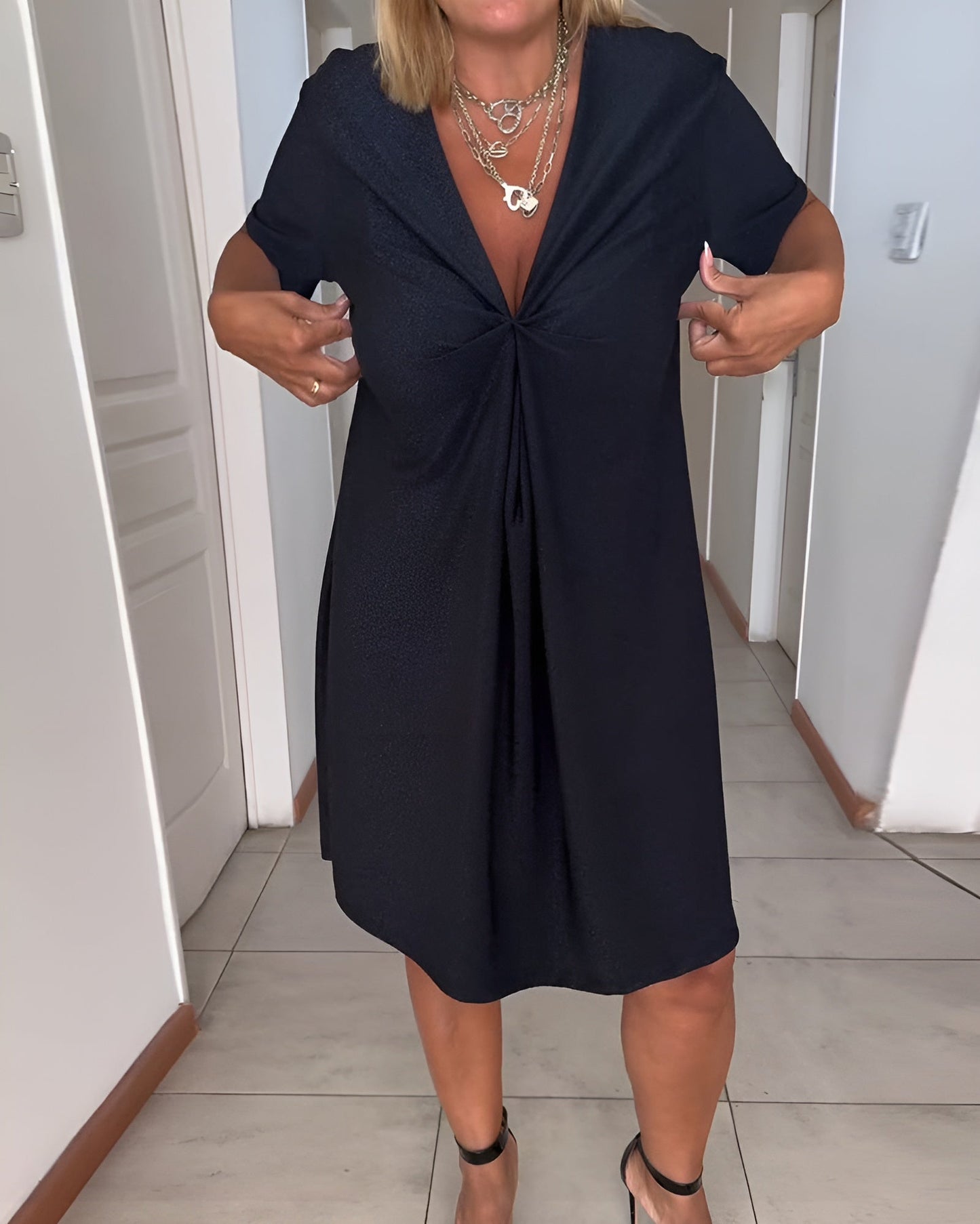 Laurence | V 領口荷葉邊優雅連衣裙