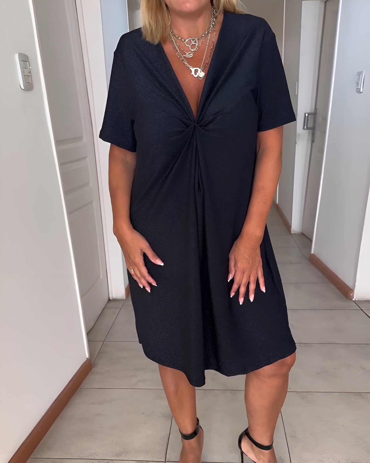 Laurence | V 領口荷葉邊優雅連衣裙