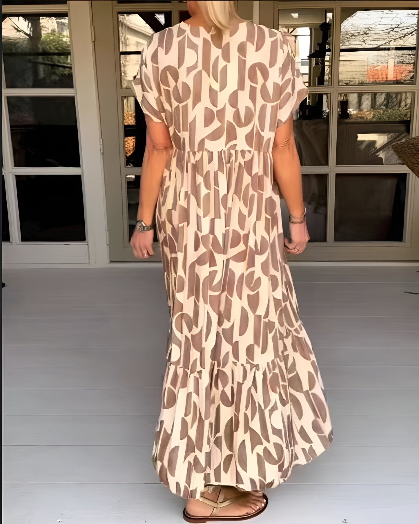 科萊特 | V 領流暢連衣裙