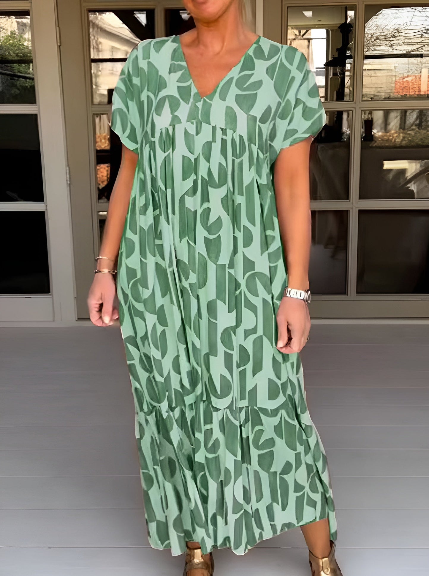 科萊特 | V 領流暢連衣裙